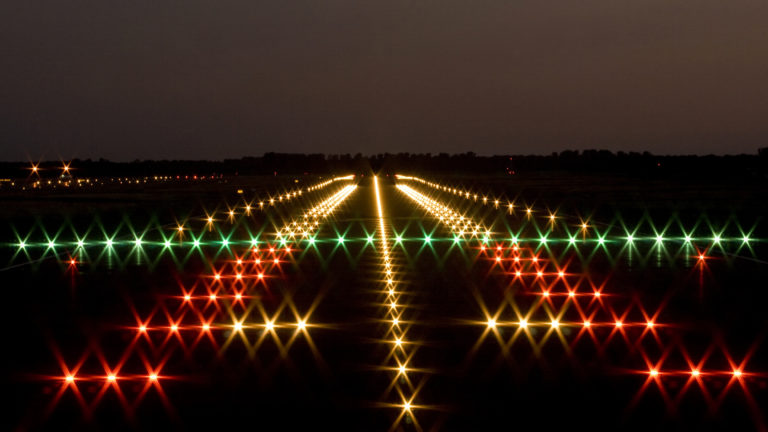 Die Landebahn beim Flughafen Karlsruhe/Baden-Baden.