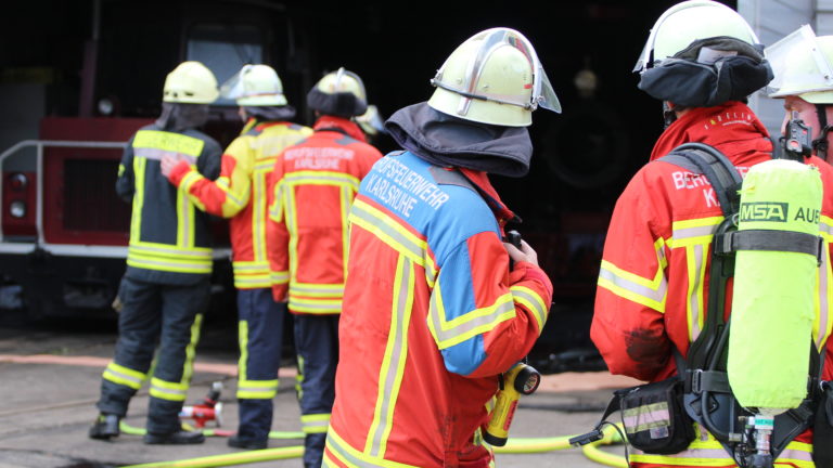 Die Karlsruher Feuerwehr im Einsatz.