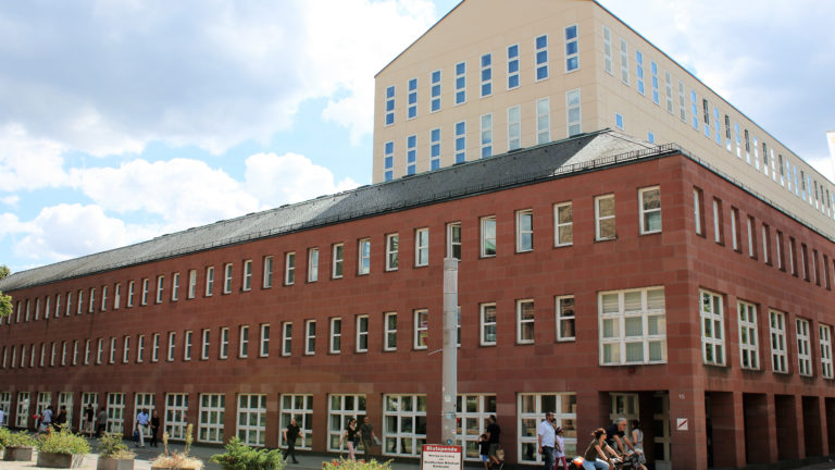 Die Badische Landesbibliothek in Karlsruhe.