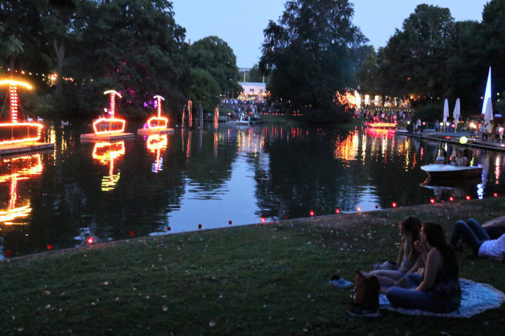 Das Lichterfest am Abend.