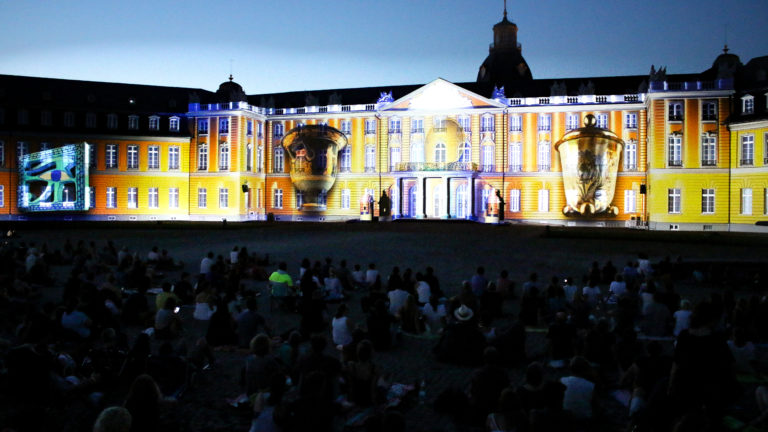 Publikumsmagnet - die Schlosslichtspiele Karlsruhe.