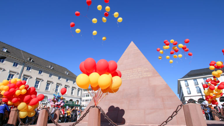 Die Karlsruher Pyramide auf dem Marktplatz.