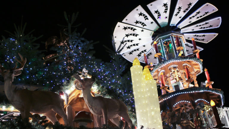 Der Karlsruher Christkindlesmarkt mitten in der Fächerstadt.