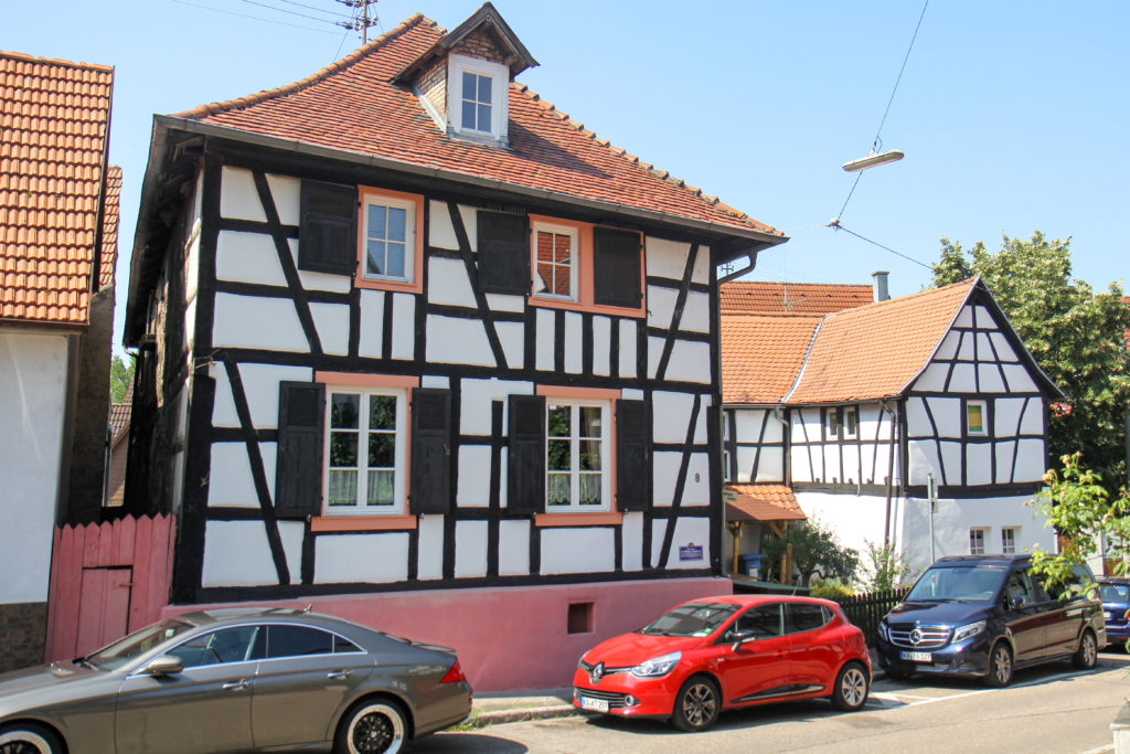 Altes Schulhaus in Knielingen.