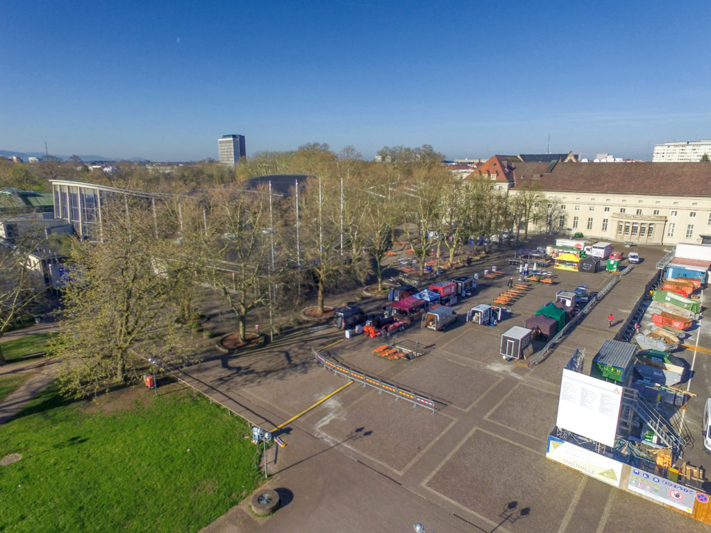 Fingerfood vor der Schwarzwaldhalle.