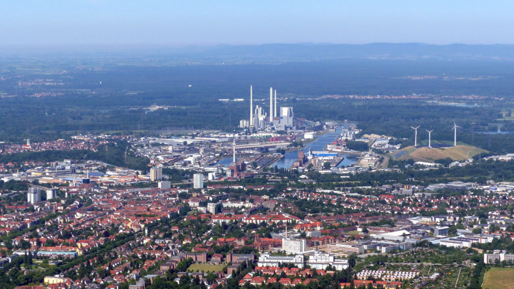 Der Rheinhafen liegt in M&uuml;hlburger N&auml;he.