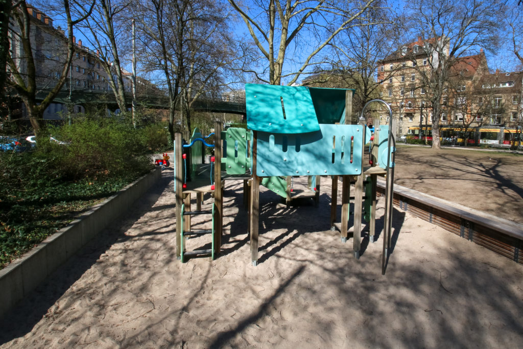 spielplatz-hirschbruecke-haus-tr