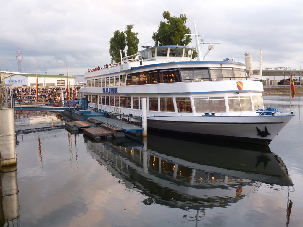 Die MS Karlsruhe am Anleger.