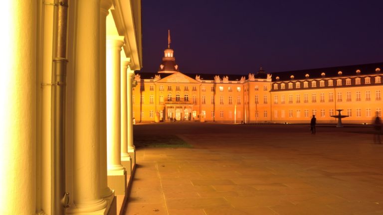 Karlsruher Schloss bei Nacht