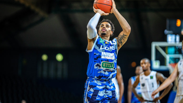 Daniel Norl (PSK Lions #13) beim Freiwurf. | Quelle: TMC-Fotografie.de/Tim Carmele