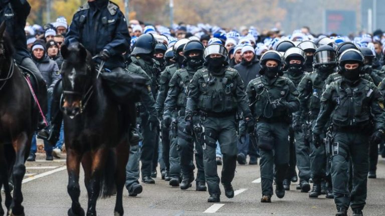 Polizei Derby KSC VfB Fans