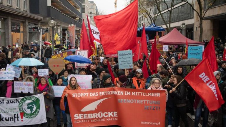 Demonstration Stuttgart Klima Frieden