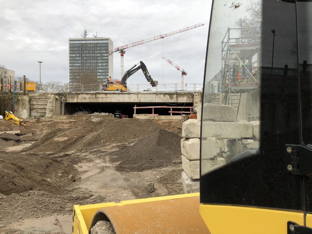 Abriss der Unterf&uuml;hrung in der Kriegsstra&szlig;e