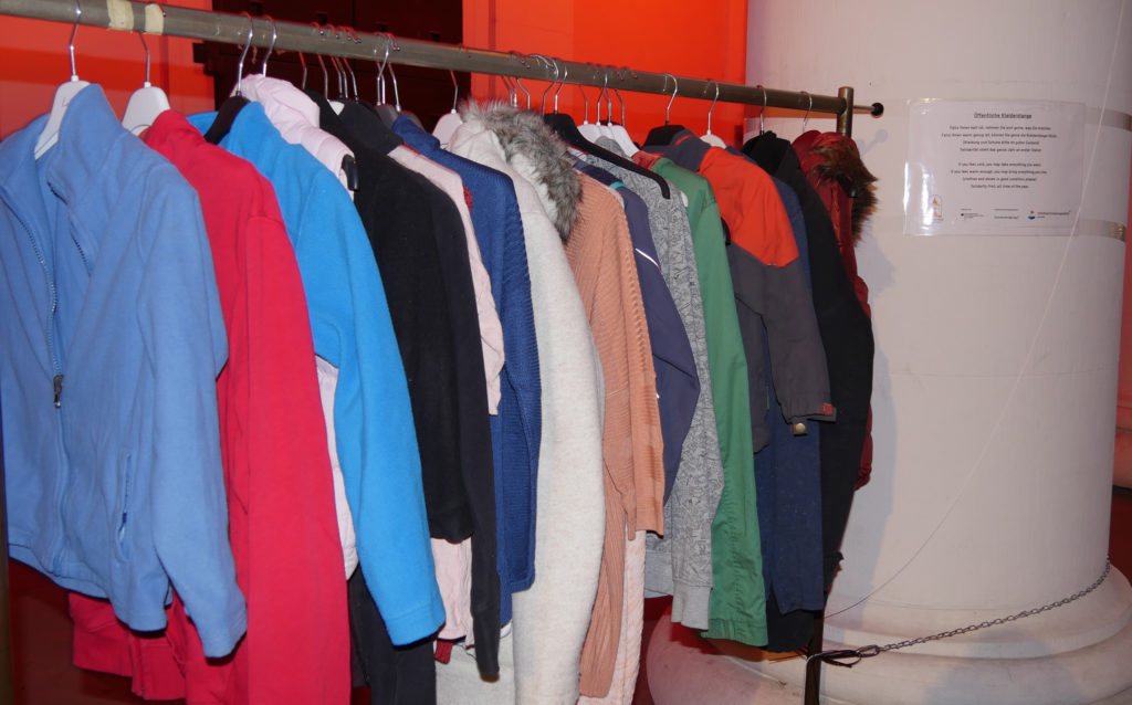 Öffentliche Kleiderstange Stadtkirche