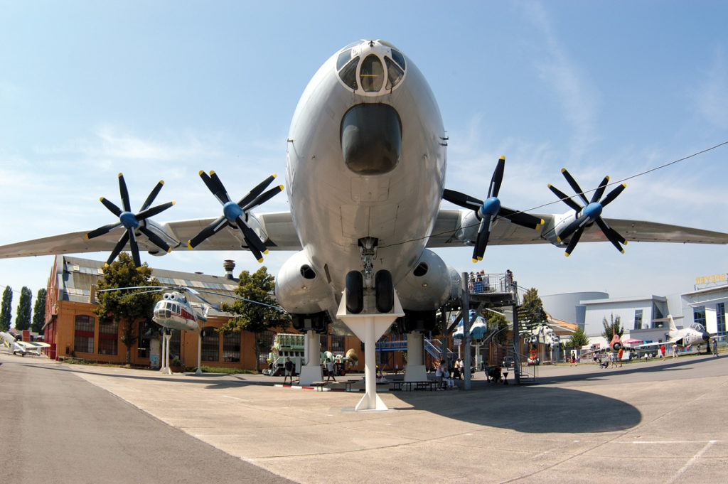 Antonov AN-22