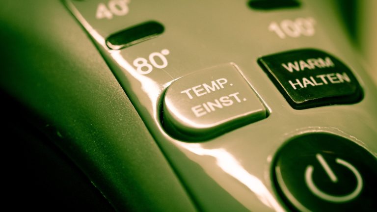 Wasserkocher vs. Kochtopf: was ist günstiger?