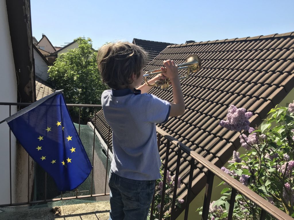Europatag Trompete Balkon