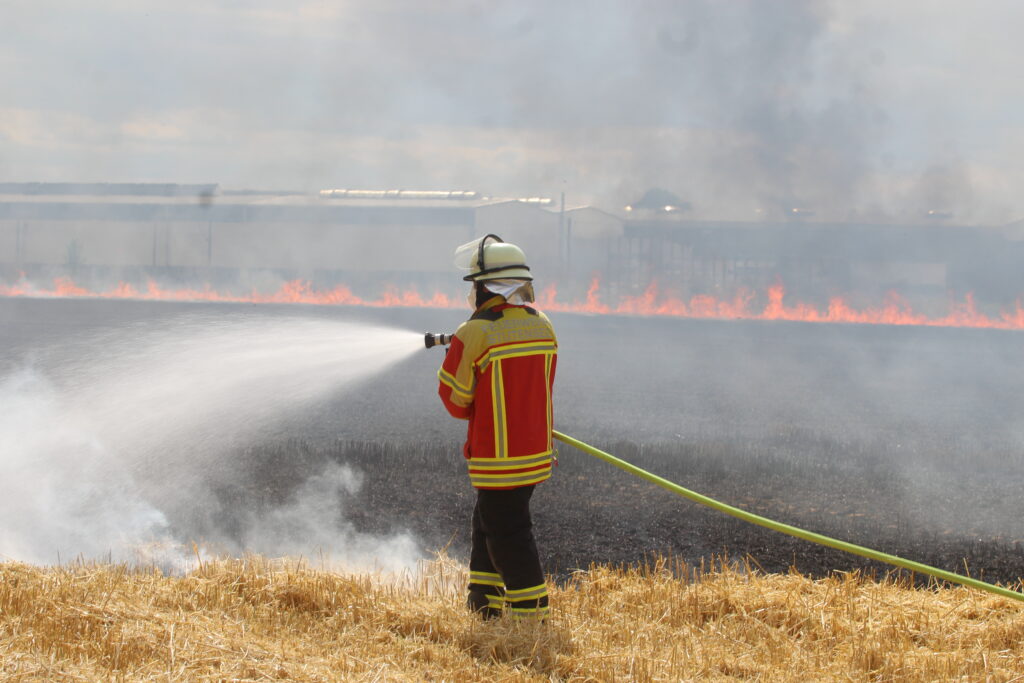 flaechenbrand-stutensee-2022-tr