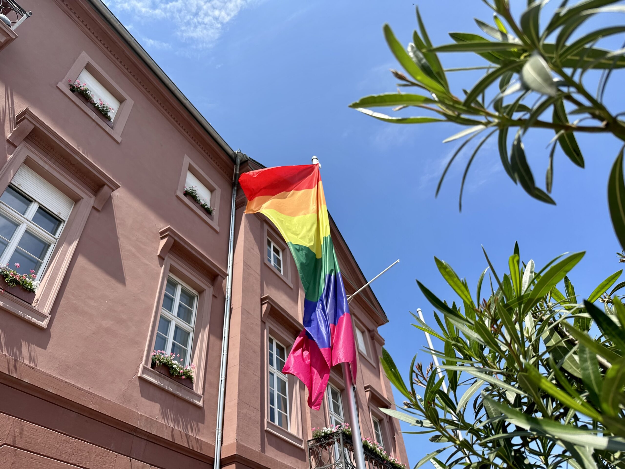 Nach Anschlag auf CSD in Berlin: CSD Karlsruhe ruft zu Mahnwache auf - meinKA